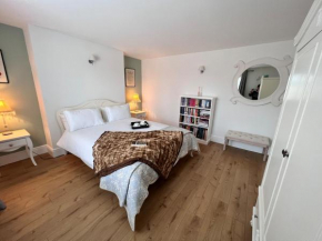 Beautiful Modern Central Flat